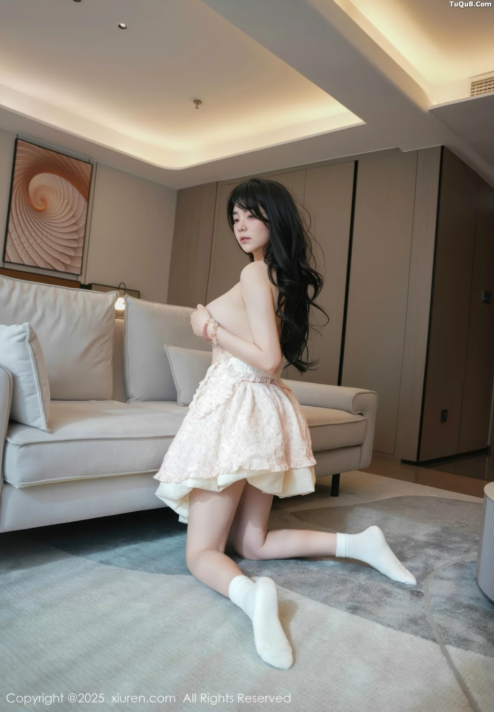 秀人集.com_[XiuRen秀人网]No.10734_模特软情性感浅色连衣短裙配白色腿袜秀翘臀模特撩人诱惑写真75P