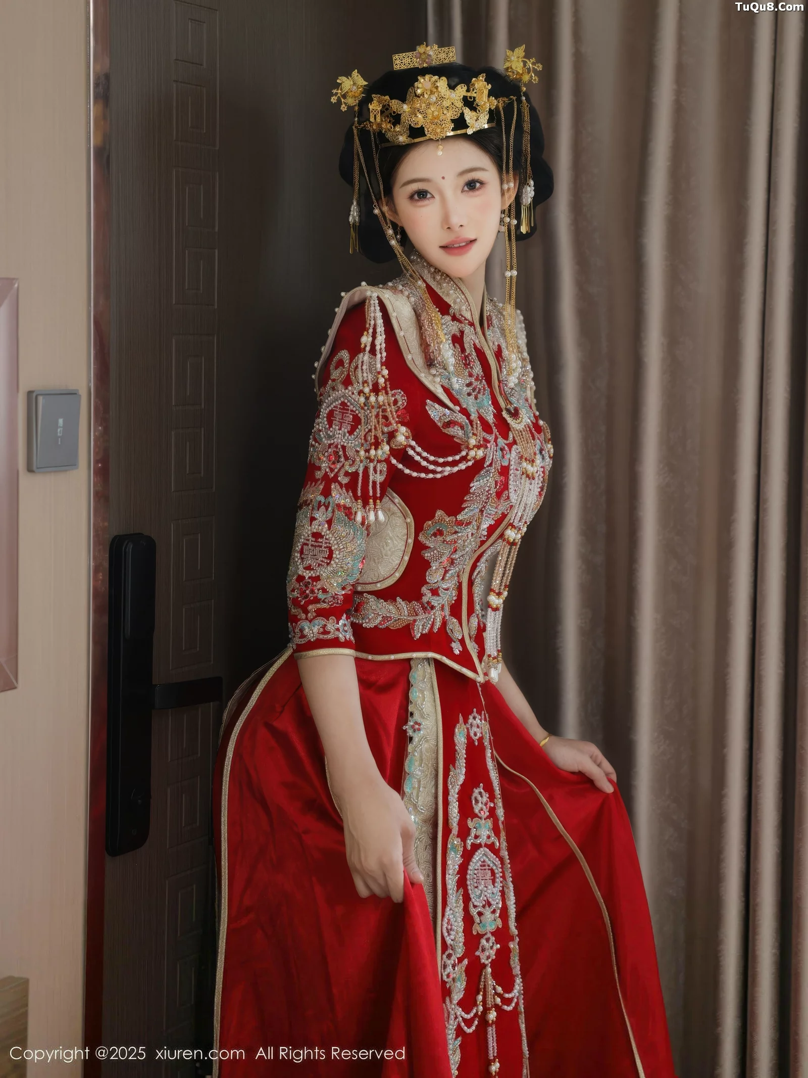 秀人集.com_[XiuRen秀人网]No.10742_模特梨霜儿性感红色新娘服饰配肉色丝袜秀丰腴身材迷人诱惑写真84P