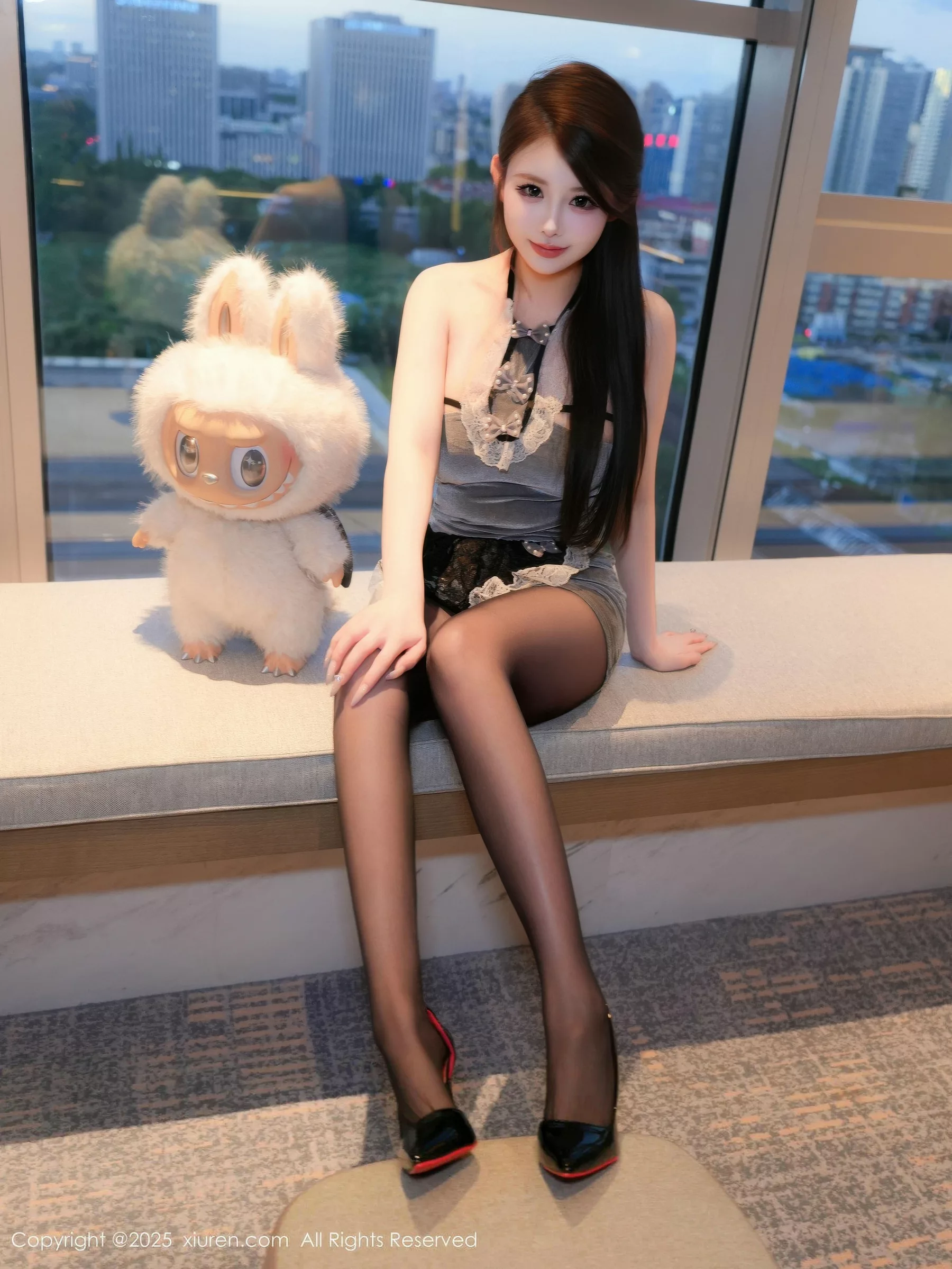 秀人集.com_[XiuRen秀人网]No.10884_模特甜妮性感灰色连衣短裙配超薄黑丝秀丰腴身材完美诱惑写真60P