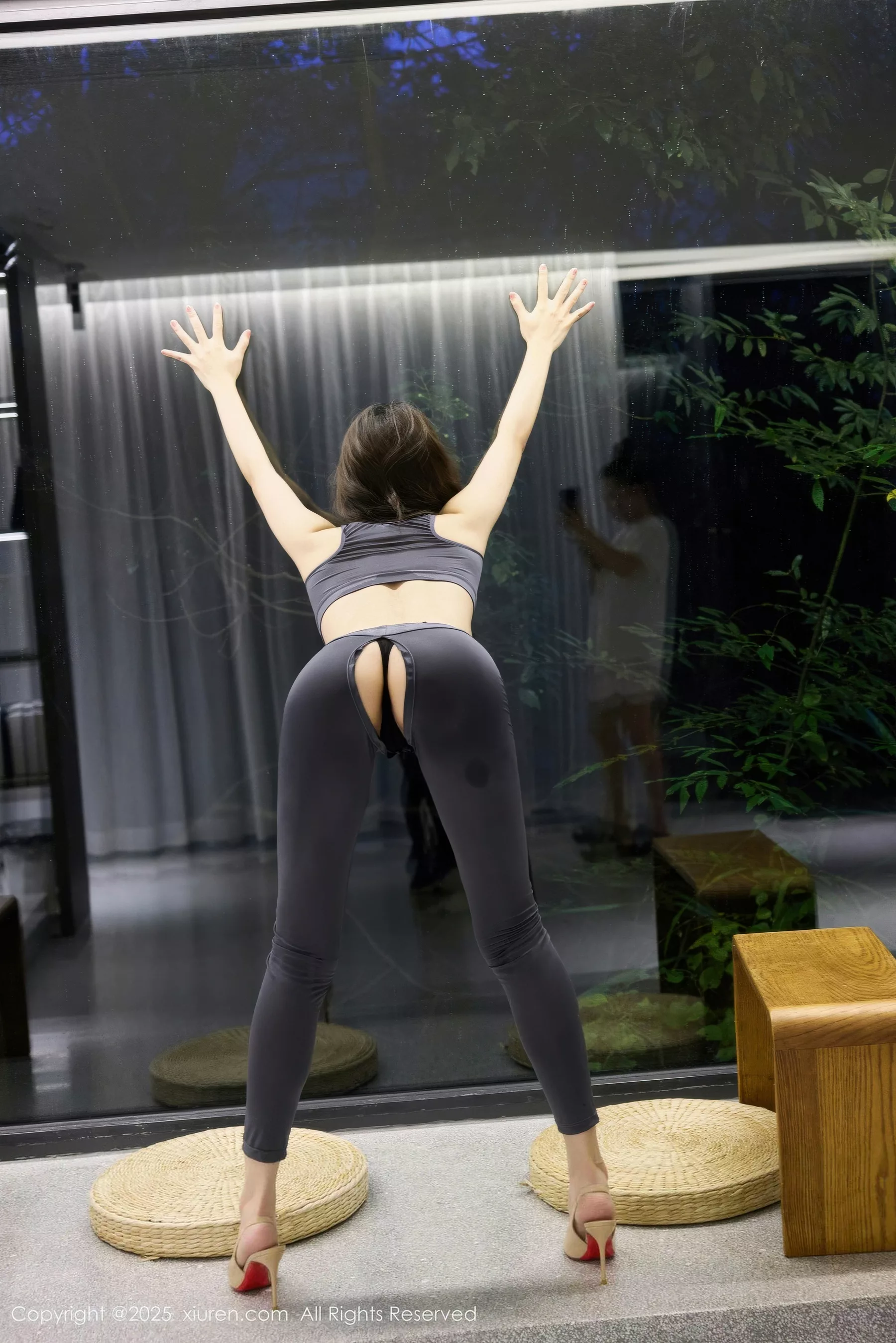 秀人集.com_[XiuRen秀人网]No.10902_模特尹甜甜sunny性感灰色瑜伽服露黑色内衣秀完美身材诱惑写真60P