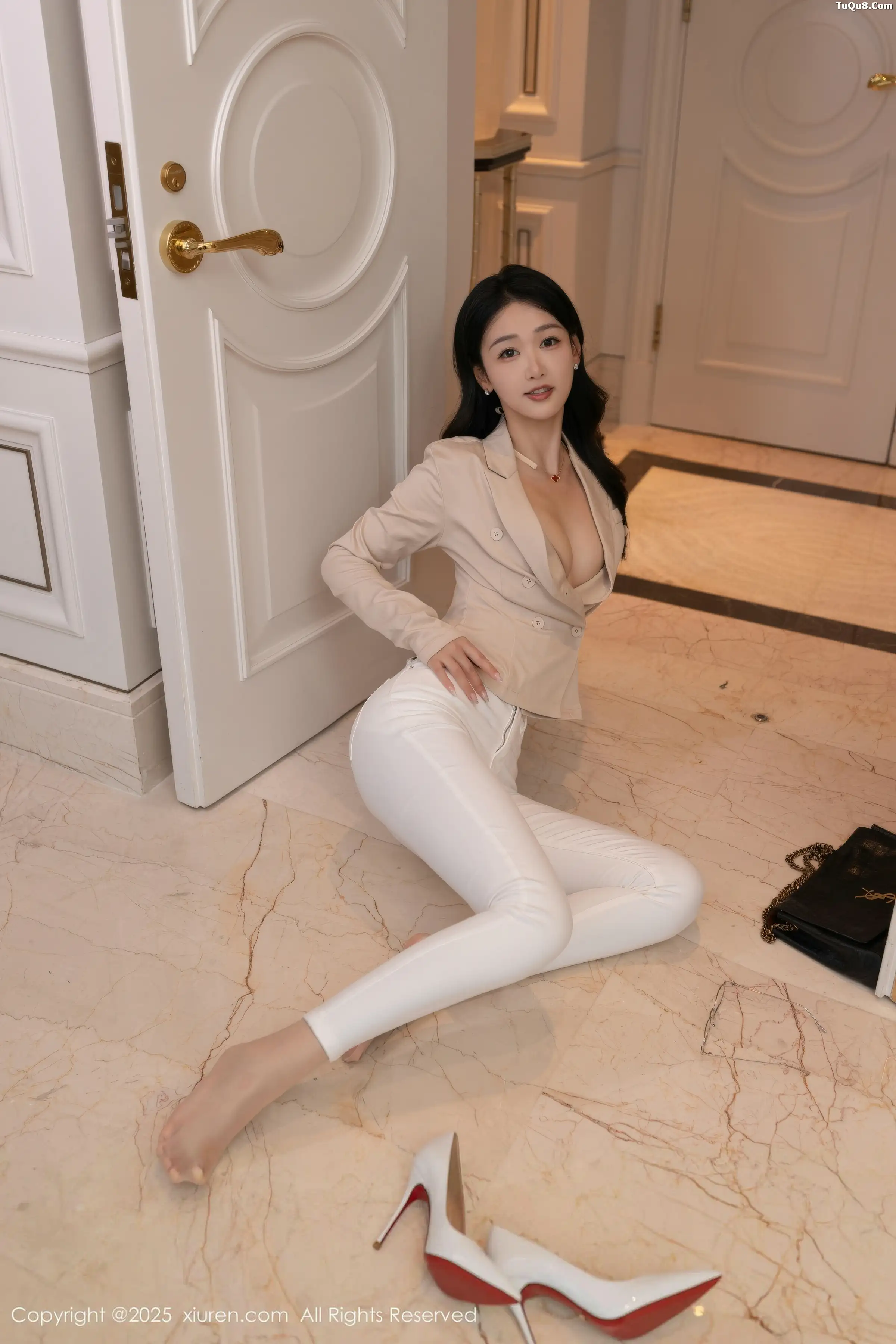 秀人集.com_[XiuRen秀人网]No.11053_模特唐安琪性感OL服饰露浅色内衣配超薄肉丝秀曼妙身姿诱惑写真84P