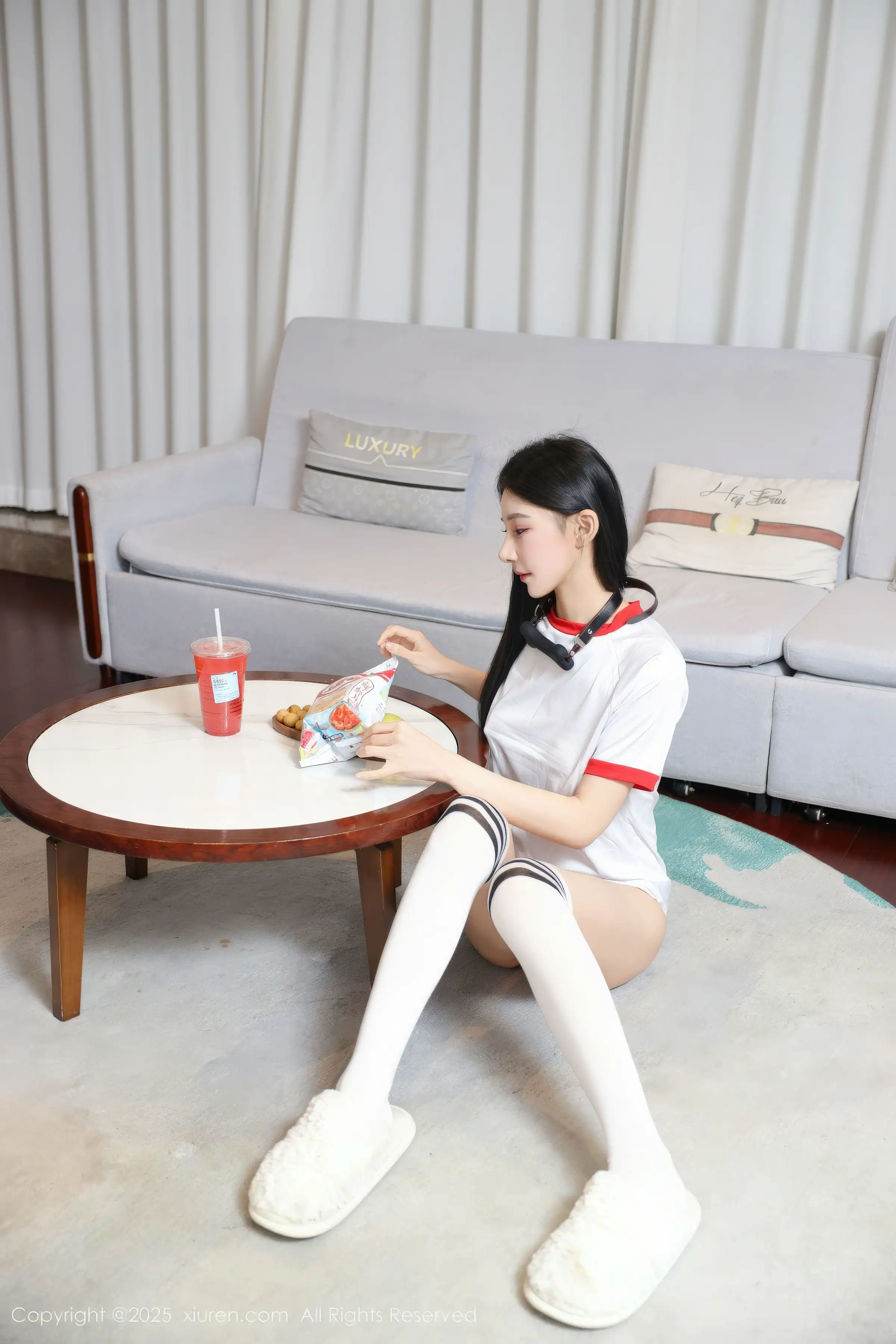 秀人集.com_[XiuRen秀人网]No.11110_新人模特许微微呀性感白色T恤配白色丝袜秀丰腴身材诱惑写真86P