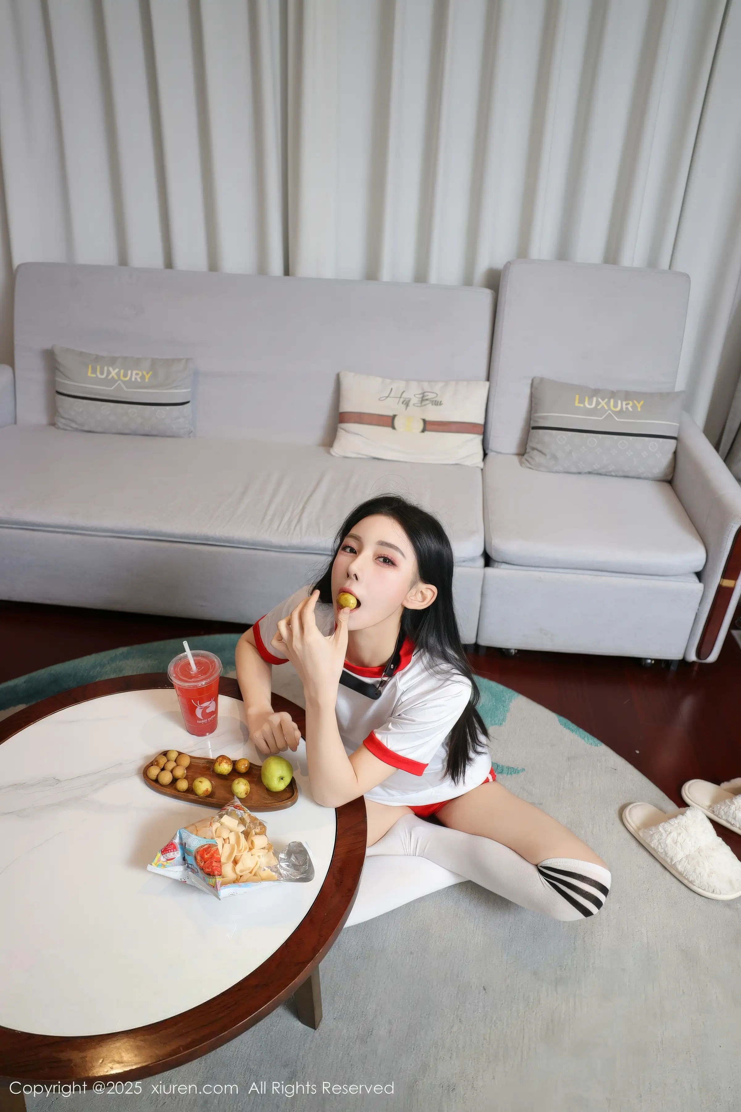 秀人集.com_[XiuRen秀人网]No.11110_新人模特许微微呀性感白色T恤配白色丝袜秀丰腴身材诱惑写真86P