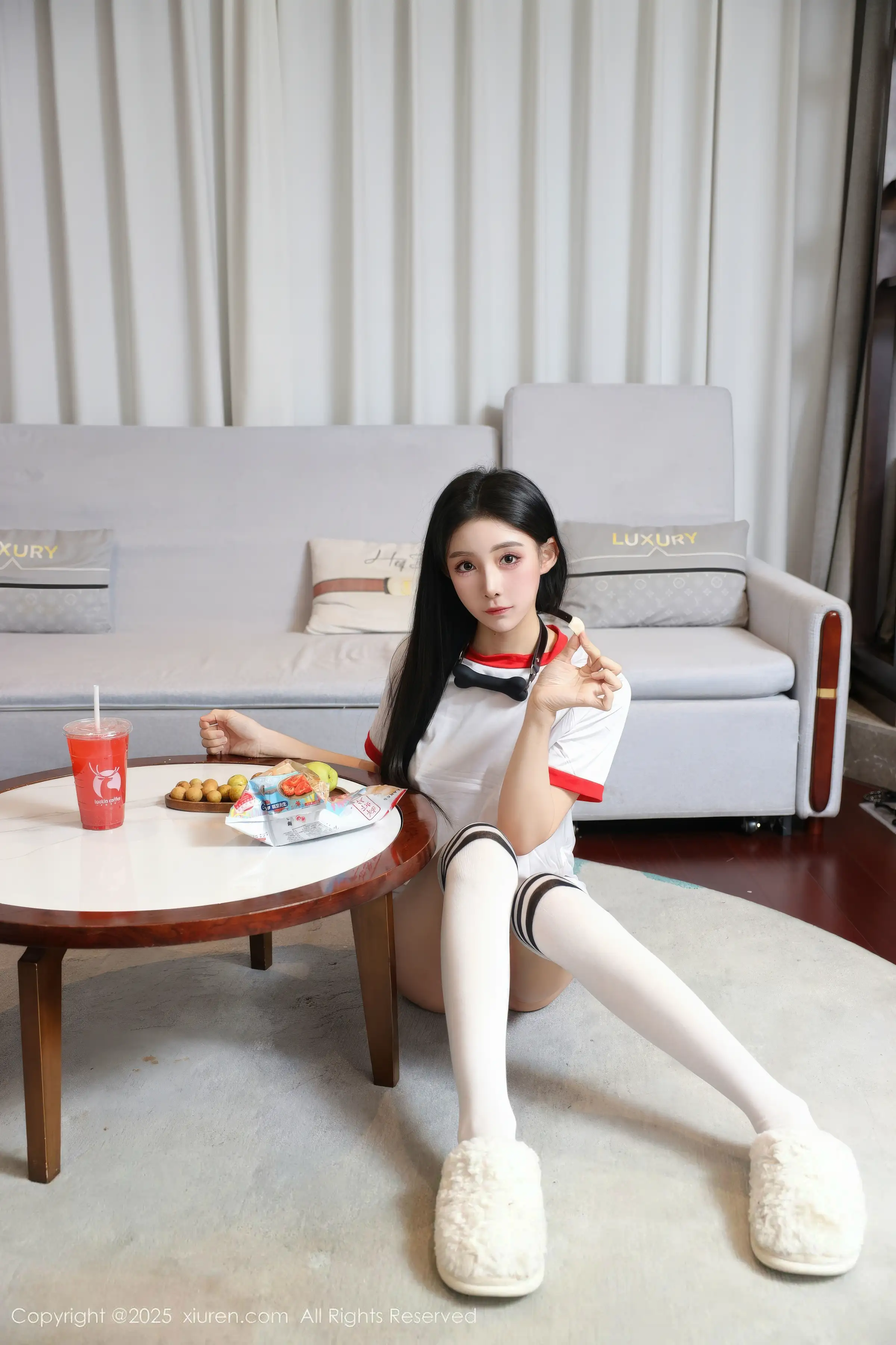 秀人集.com_[XiuRen秀人网]No.11110_新人模特许微微呀性感白色T恤配白色丝袜秀丰腴身材诱惑写真86P