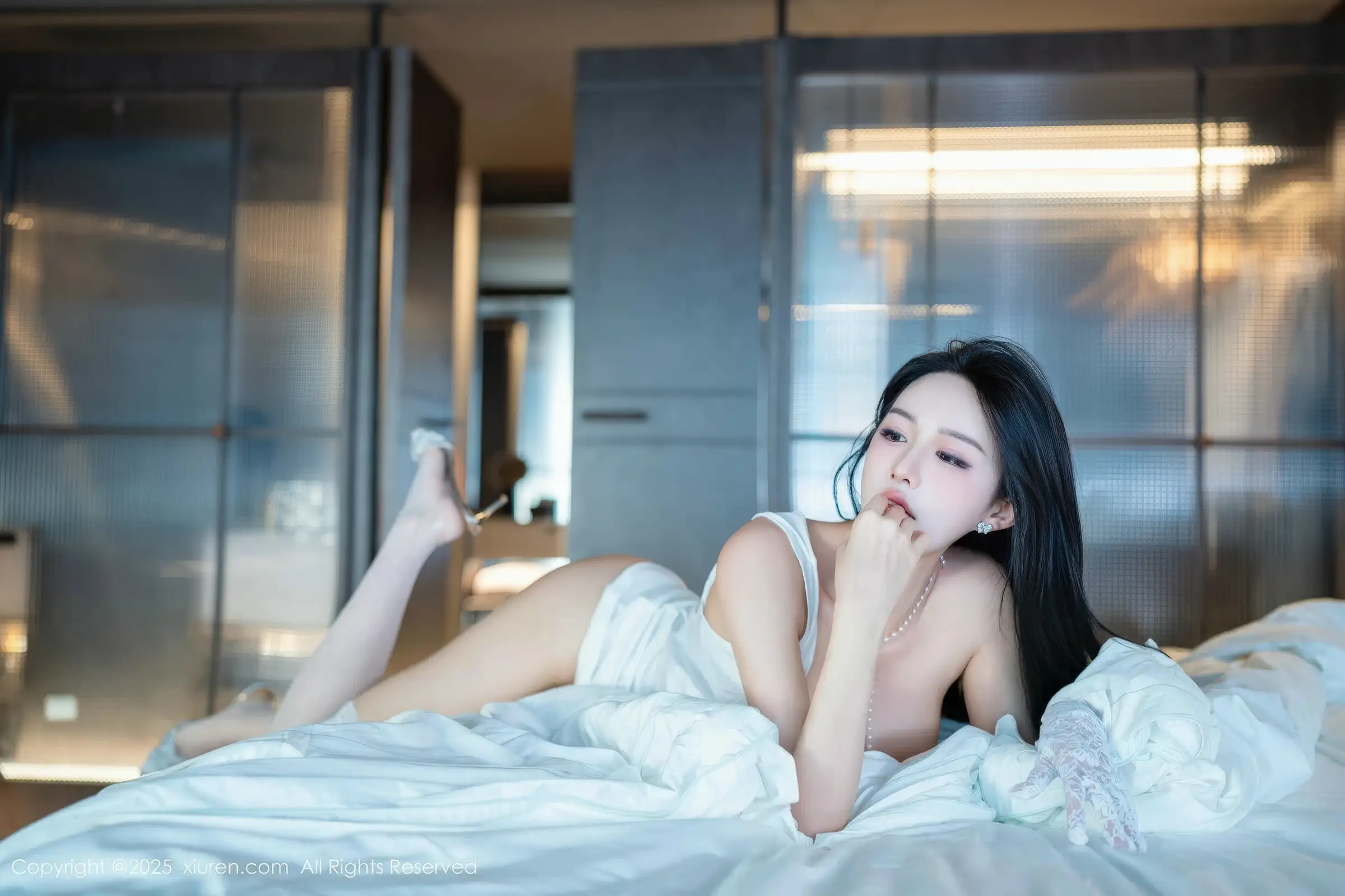 秀人集.com_[XiuRen秀人网]No.11124_模特shelly诗莉性感白色情趣服饰配白色丝袜秀曼妙身姿诱惑写真80P