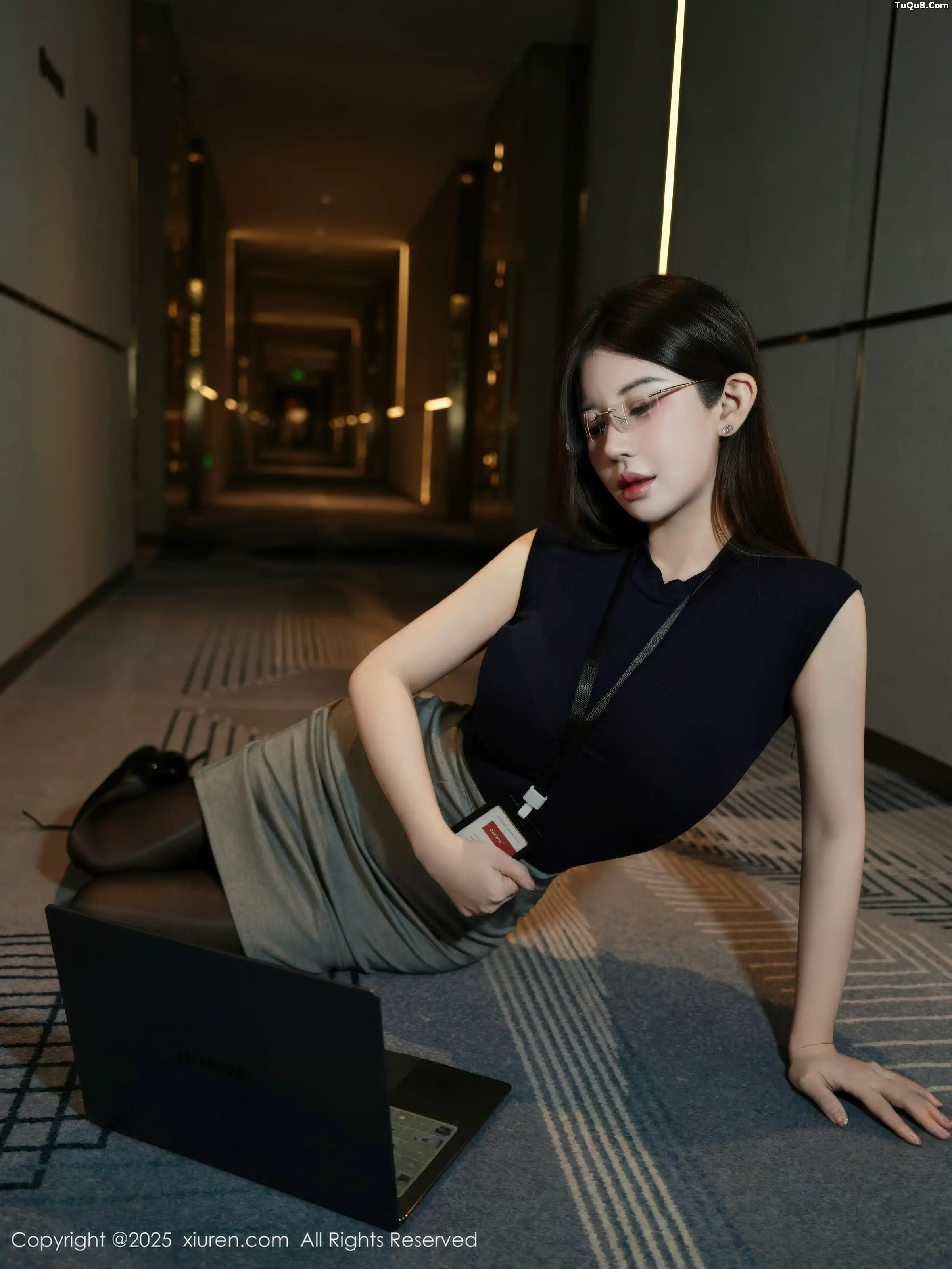 秀人集.com_[XiuRen秀人网]No.11023_模特苏甜橙子性感深色职业装露闪亮超薄黑丝秀凹凸身材诱惑写真55P